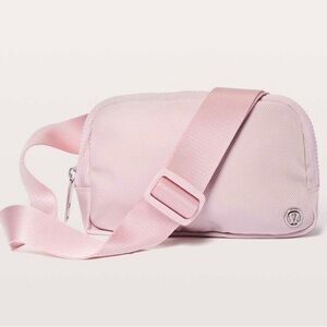 lululemon • RARE Everywhere Belt Bag 1L